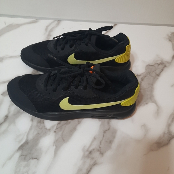 Nike Air Max Oketo Shoes Black Yellow Running Sneakers Ar7419-004 Size 6Y - Picture 2 of 16